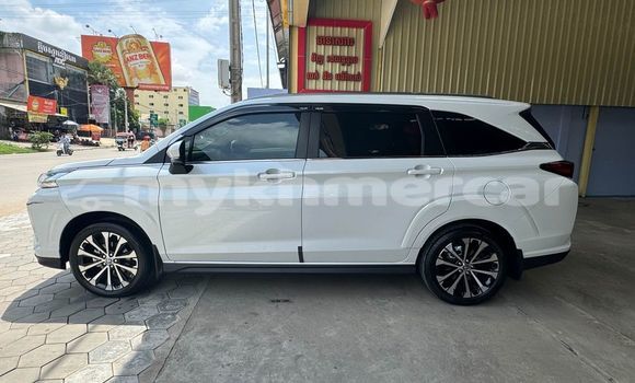 Buy Used Toyota Verso White Car in Chbar Mon in Kampong Speu Province Buy Used Toyota Verso White Car in Chbar Mon in Kampong Speu Province