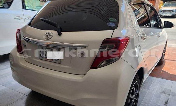 Buy Used Toyota Curren White Car in Chbar Mon in Kampong Speu Province Buy Used Toyota Curren White Car in Chbar Mon in Kampong Speu Province