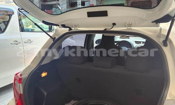 Buy Used Toyota Curren White Car in Chbar Mon in Kampong Speu Province Buy Used Toyota Curren White Car in Chbar Mon in Kampong Speu Province