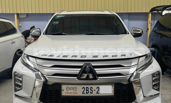 Buy Used Mitsubishi Pajero White Car in Banteay Meanchey in Banteay Meanchey Province Buy Used Mitsubishi Pajero White Car in Banteay Meanchey in Banteay Meanchey Province