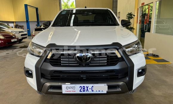 Buy Used Toyota Ractis White Car in Bavet in Svay Rieng Province Buy Used Toyota Ractis White Car in Bavet in Svay Rieng Province