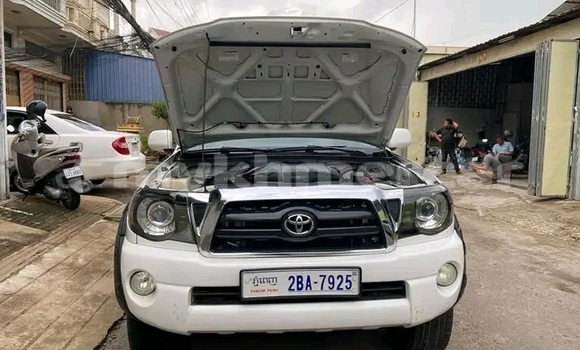 ទិញ បានប្រើ Toyota Tacoma White ឡាន} ក្នុង Khŭm Sráng ក្នុង Kampong Speu Province ទិញ បានប្រើ Toyota Tacoma White ឡាន} ក្នុង Khŭm Sráng ក្នុង Kampong Speu Province