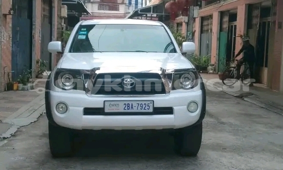 ទិញ បានប្រើ Toyota Tacoma White ឡាន} ក្នុង Khŭm Sráng ក្នុង Kampong Speu Province ទិញ បានប្រើ Toyota Tacoma White ឡាន} ក្នុង Khŭm Sráng ក្នុង Kampong Speu Province