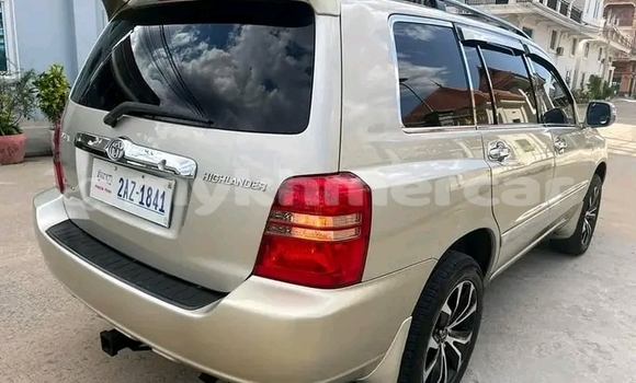 Acheter Occasion Voiture Toyota Highlander Autre à Khŭm Sráng, Kampong Speu Province Acheter Occasion Voiture Toyota Highlander Autre à Khŭm Sráng, Kampong Speu Province