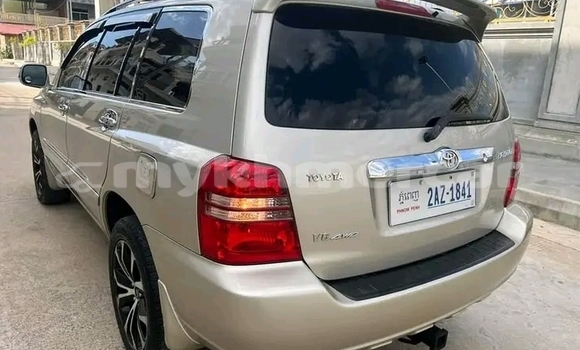Acheter Occasion Voiture Toyota Highlander Autre à Khŭm Sráng, Kampong Speu Province Acheter Occasion Voiture Toyota Highlander Autre à Khŭm Sráng, Kampong Speu Province