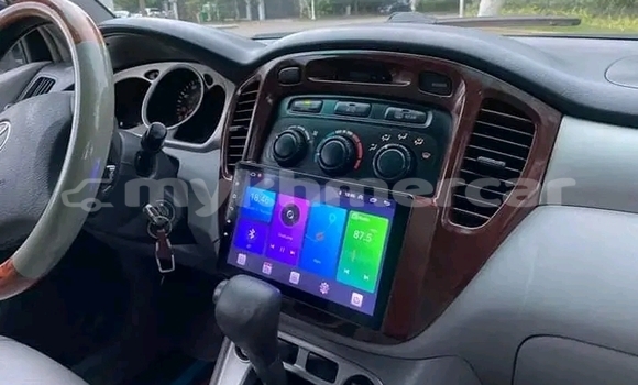 Acheter Occasion Voiture Toyota Highlander Noir à Doun Kaev, Takeo Province Acheter Occasion Voiture Toyota Highlander Noir à Doun Kaev, Takeo Province