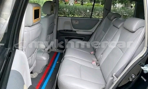 Acheter Occasion Voiture Toyota Highlander Noir à Doun Kaev, Takeo Province Acheter Occasion Voiture Toyota Highlander Noir à Doun Kaev, Takeo Province