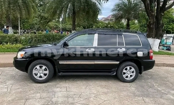 Acheter Occasion Voiture Toyota Highlander Noir à Doun Kaev, Takeo Province Acheter Occasion Voiture Toyota Highlander Noir à Doun Kaev, Takeo Province