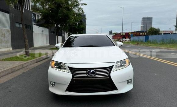 Buy Used Lexus ES 300 White Car in Bavet in Svay Rieng Province