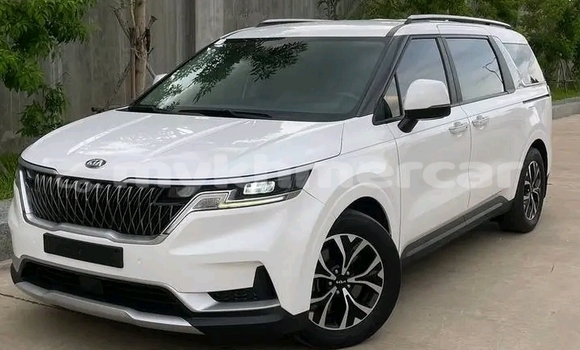 Buy Used Kia Carnival White Car in Chbar Mon in Kampong Speu Province Buy Used Kia Carnival White Car in Chbar Mon in Kampong Speu Province