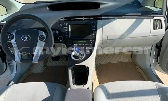 Buy Used Toyota Prius White Car in Bavet in Svay Rieng Province