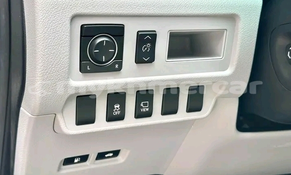 Buy Used Lexus HS White Car in Cheom Ksan in Preah Vihear Province Buy Used Lexus HS White Car in Cheom Ksan in Preah Vihear Province