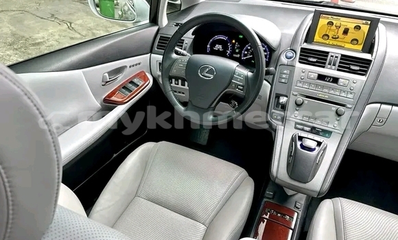 Buy Used Lexus HS White Car in Cheom Ksan in Preah Vihear Province Buy Used Lexus HS White Car in Cheom Ksan in Preah Vihear Province
