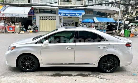 Buy Used Lexus HS White Car in Cheom Ksan in Preah Vihear Province Buy Used Lexus HS White Car in Cheom Ksan in Preah Vihear Province