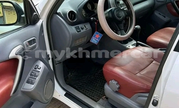 Buy Used Toyota RAV4 White Car in Cheom Ksan in Preah Vihear Province Buy Used Toyota RAV4 White Car in Cheom Ksan in Preah Vihear Province