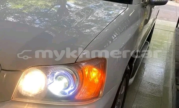Buy Used Toyota Highlander White Car in Cheom Ksan in Preah Vihear Province Buy Used Toyota Highlander White Car in Cheom Ksan in Preah Vihear Province