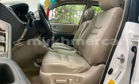 Buy Used Toyota Highlander White Car in Cheom Ksan in Preah Vihear Province Buy Used Toyota Highlander White Car in Cheom Ksan in Preah Vihear Province