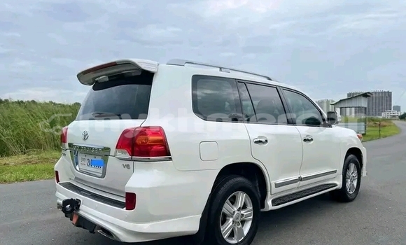 Buy Used Toyota Land Cruiser White Car in Chbar Mon in Kampong Speu Province Buy Used Toyota Land Cruiser White Car in Chbar Mon in Kampong Speu Province
