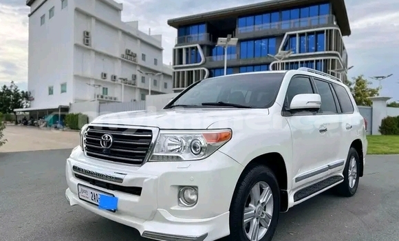 Buy Used Toyota Land Cruiser White Car in Chbar Mon in Kampong Speu Province Buy Used Toyota Land Cruiser White Car in Chbar Mon in Kampong Speu Province