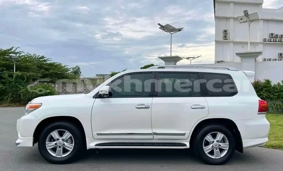 Buy Used Toyota Land Cruiser White Car in Chbar Mon in Kampong Speu Province Buy Used Toyota Land Cruiser White Car in Chbar Mon in Kampong Speu Province