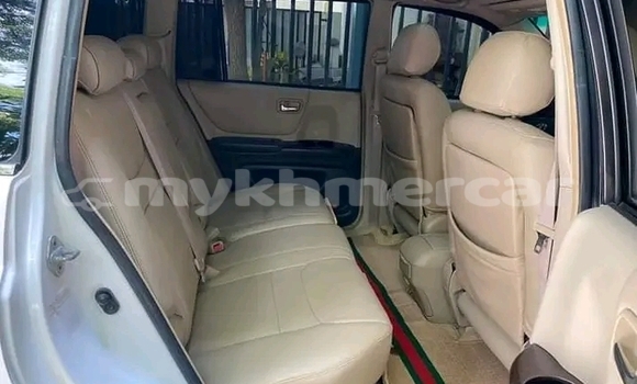 Buy Used Toyota Highlander White Car in Cheom Ksan in Preah Vihear Province Buy Used Toyota Highlander White Car in Cheom Ksan in Preah Vihear Province