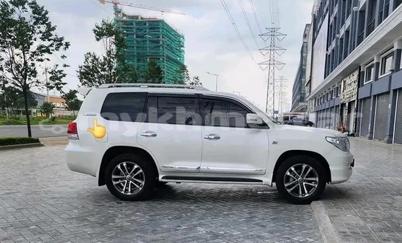 Buy Used Toyota Land Cruiser Prado White Car in Cheom Ksan in Preah Vihear Province Buy Used Toyota Land Cruiser Prado White Car in Cheom Ksan in Preah Vihear Province