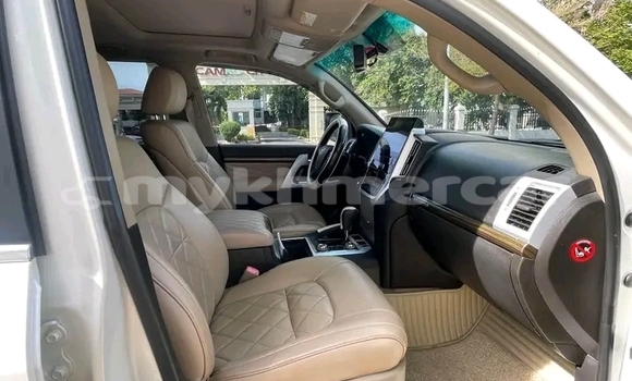 Buy Used Toyota Land Cruiser White Car in Cheom Ksan in Preah Vihear Province Buy Used Toyota Land Cruiser White Car in Cheom Ksan in Preah Vihear Province