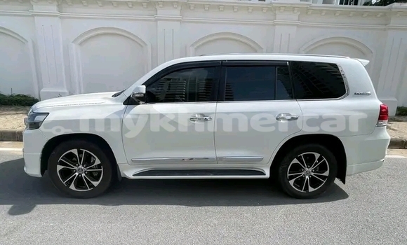 Buy Used Toyota Land Cruiser White Car in Cheom Ksan in Preah Vihear Province Buy Used Toyota Land Cruiser White Car in Cheom Ksan in Preah Vihear Province