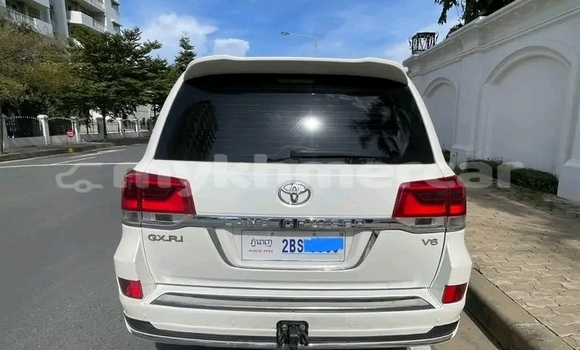 Buy Used Toyota Land Cruiser White Car in Cheom Ksan in Preah Vihear Province Buy Used Toyota Land Cruiser White Car in Cheom Ksan in Preah Vihear Province