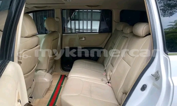 Buy Used Toyota Highlander White Car in Cheom Ksan in Preah Vihear Province Buy Used Toyota Highlander White Car in Cheom Ksan in Preah Vihear Province