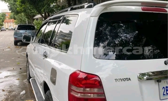 Buy Used Toyota Highlander White Car in Cheom Ksan in Preah Vihear Province Buy Used Toyota Highlander White Car in Cheom Ksan in Preah Vihear Province