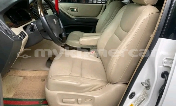 Buy Used Toyota Highlander White Car in Cheom Ksan in Preah Vihear Province Buy Used Toyota Highlander White Car in Cheom Ksan in Preah Vihear Province