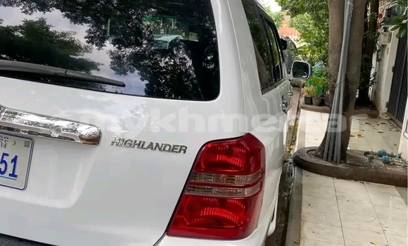 Buy Used Toyota Highlander White Car in Cheom Ksan in Preah Vihear Province Buy Used Toyota Highlander White Car in Cheom Ksan in Preah Vihear Province