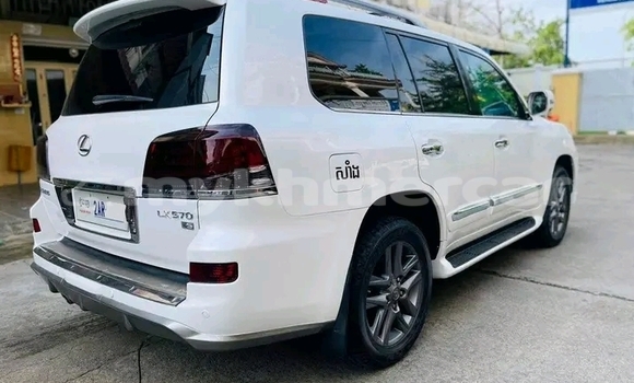 Acheter Occasion Voiture Lexus LX 570 Blanc à Battambang, Battambang Province Acheter Occasion Voiture Lexus LX 570 Blanc à Battambang, Battambang Province