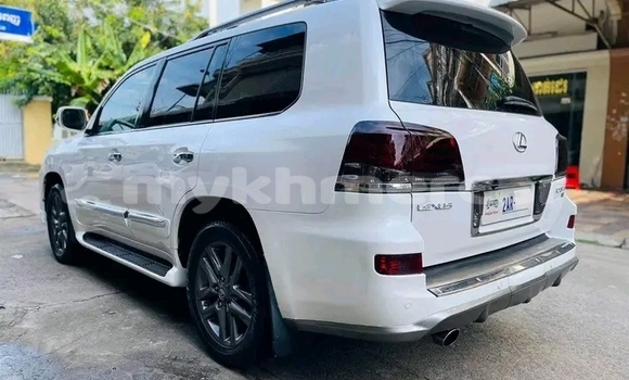 Acheter Occasion Voiture Lexus LX 570 Blanc à Battambang, Battambang Province Acheter Occasion Voiture Lexus LX 570 Blanc à Battambang, Battambang Province