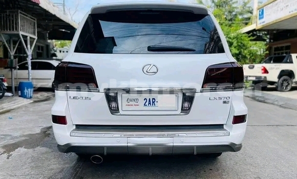 Acheter Occasion Voiture Lexus LX 570 Blanc à Battambang, Battambang Province Acheter Occasion Voiture Lexus LX 570 Blanc à Battambang, Battambang Province