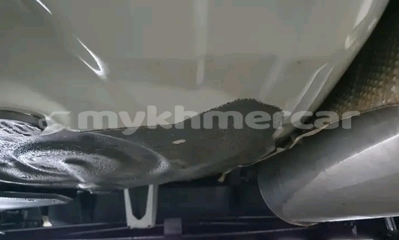 Acheter Occasion Voiture Toyota Prius Blanc à Chbar Mon, Kampong Speu Province Acheter Occasion Voiture Toyota Prius Blanc à Chbar Mon, Kampong Speu Province