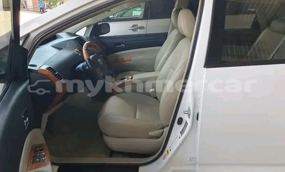 Acheter Occasion Voiture Toyota Prius Blanc à Chbar Mon, Kampong Speu Province Acheter Occasion Voiture Toyota Prius Blanc à Chbar Mon, Kampong Speu Province