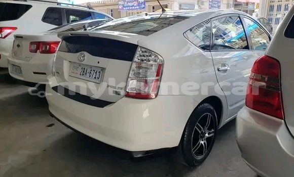 Acheter Occasion Voiture Toyota Prius Blanc à Chbar Mon, Kampong Speu Province Acheter Occasion Voiture Toyota Prius Blanc à Chbar Mon, Kampong Speu Province