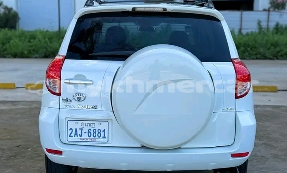 Buy Used Toyota RAV4 White Car in Battambang in Battambang Province Buy Used Toyota RAV4 White Car in Battambang in Battambang Province