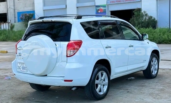 Buy Used Toyota RAV4 White Car in Battambang in Battambang Province Buy Used Toyota RAV4 White Car in Battambang in Battambang Province