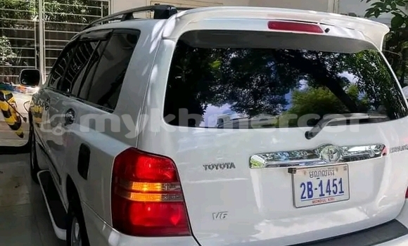 Acheter Occasion Voiture Toyota Highlander Blanc à Oudong, Kampong Speu Province Acheter Occasion Voiture Toyota Highlander Blanc à Oudong, Kampong Speu Province