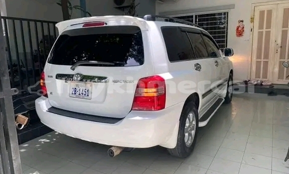Acheter Occasion Voiture Toyota Highlander Blanc à Oudong, Kampong Speu Province Acheter Occasion Voiture Toyota Highlander Blanc à Oudong, Kampong Speu Province