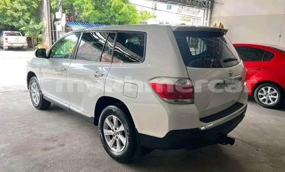 Buy Used Toyota Highlander White Car in KratiΓ© in KratiΓ© Province Buy Used Toyota Highlander White Car in KratiΓ© in KratiΓ© Province
