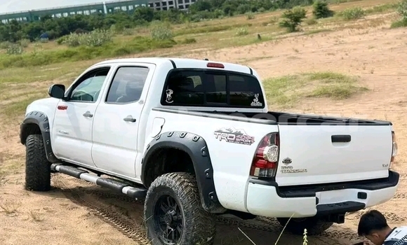 Buy Used Toyota Tacoma White Car in Chbar Mon in Kampong Speu Province Buy Used Toyota Tacoma White Car in Chbar Mon in Kampong Speu Province