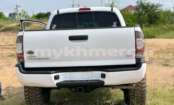Buy Used Toyota Tacoma White Car in Chbar Mon in Kampong Speu Province Buy Used Toyota Tacoma White Car in Chbar Mon in Kampong Speu Province