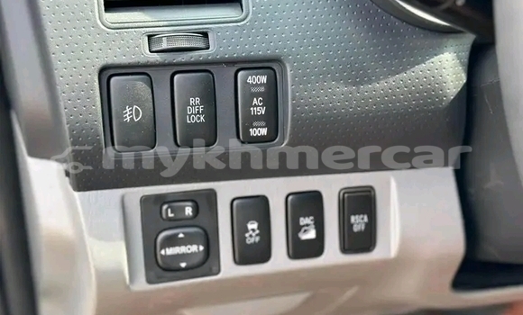 Buy Used Toyota Tacoma White Car in Chbar Mon in Kampong Speu Province Buy Used Toyota Tacoma White Car in Chbar Mon in Kampong Speu Province