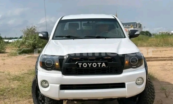 Buy Used Toyota Tacoma White Car in Chbar Mon in Kampong Speu Province Buy Used Toyota Tacoma White Car in Chbar Mon in Kampong Speu Province