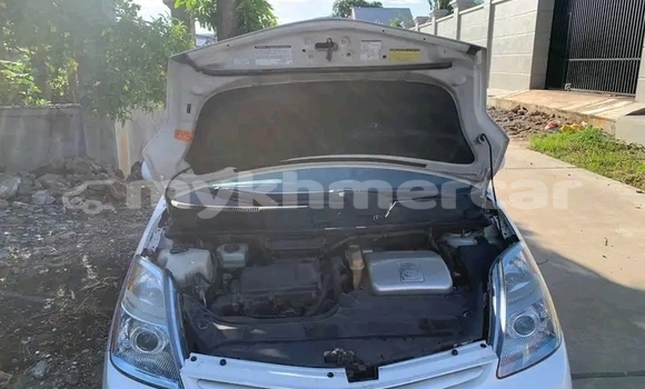 Buy Used BMW 2er White Car in Chbar Mon in Kampong Speu Province Buy Used BMW 2er White Car in Chbar Mon in Kampong Speu Province