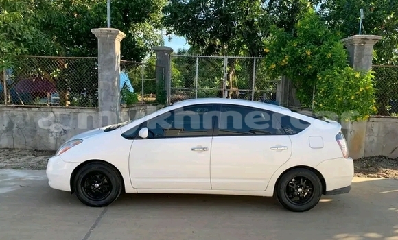 Buy Used BMW 2er White Car in Chbar Mon in Kampong Speu Province Buy Used BMW 2er White Car in Chbar Mon in Kampong Speu Province